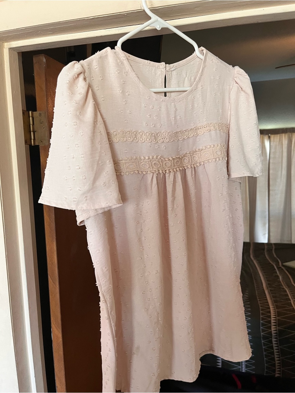 Women’s Lace Trim Puff Sleeve Blouse